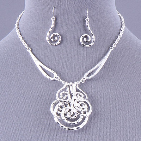 Jewelry - SWIRL DESIGN NECKLACE SET